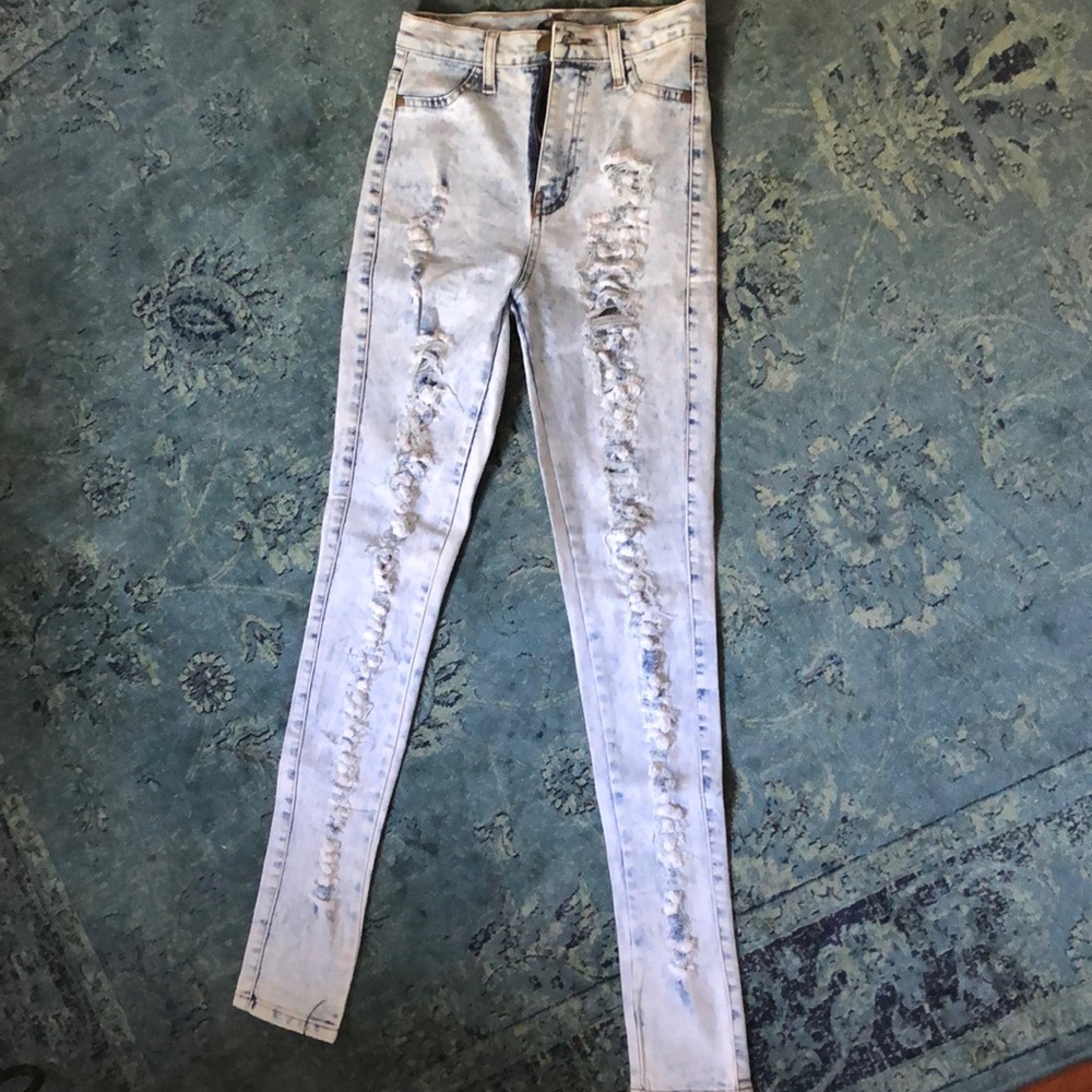Acid wash ripped skinny jeans
